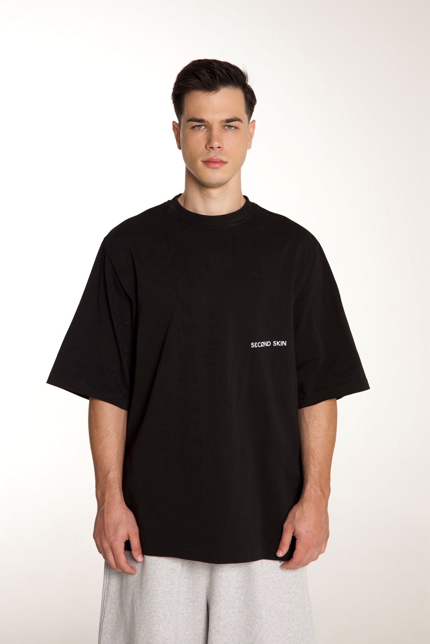 Oversized onyx man